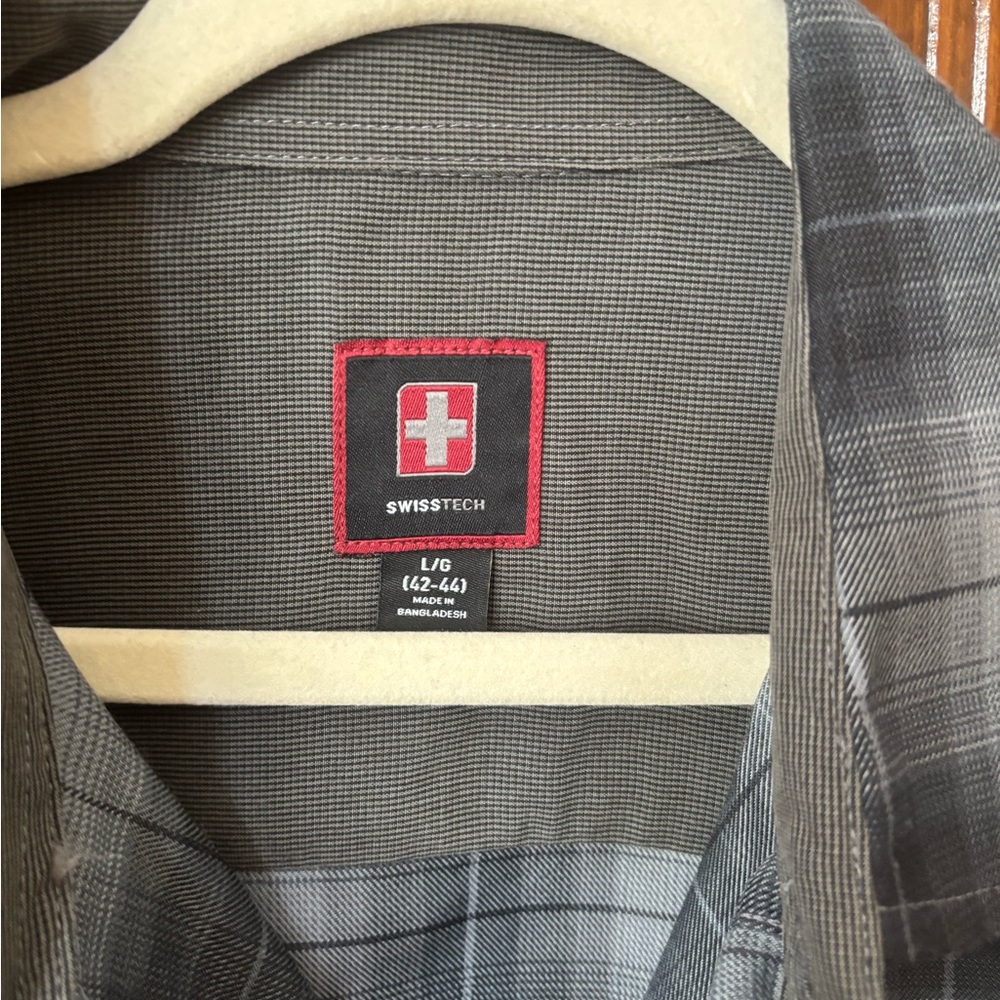 Men’s Swiss Tech Shirt Bundle  (3) - Picture 3 of 8